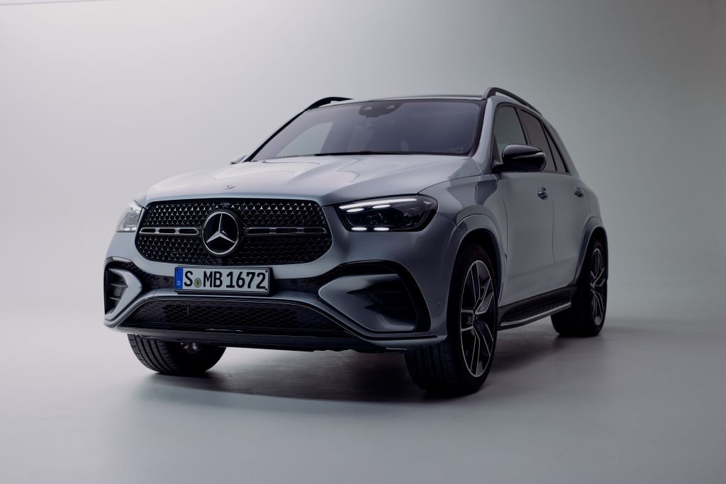 Mercedes-Benz GLE 400 e 4MATIC giá 4,669 tỷ đồng - mẫu SUV PHEV đầu tiên tại Việt Nam