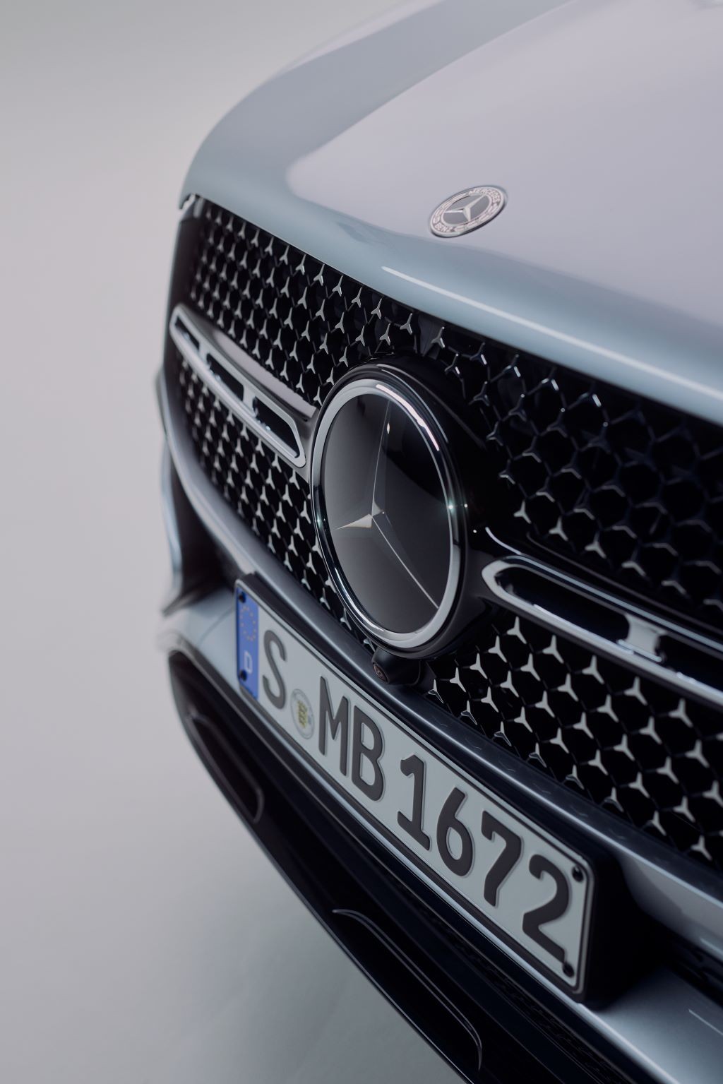 Mercedes-Benz GLE 400 e 4MATIC giá 4,669 tỷ đồng - mẫu SUV PHEV đầu tiên tại Việt Nam