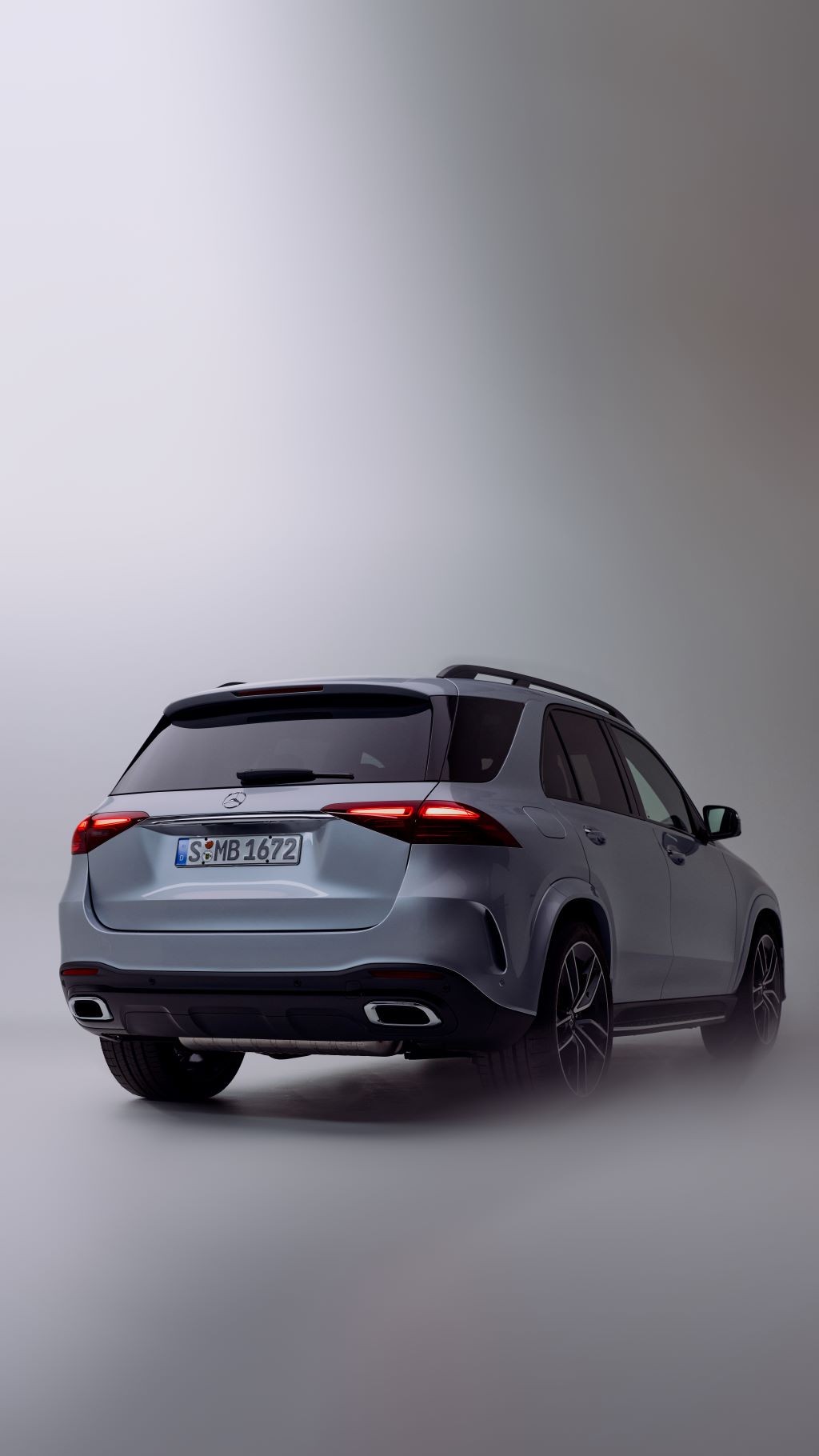 Mercedes-Benz GLE 400 e 4MATIC giá 4,669 tỷ đồng - mẫu SUV PHEV đầu tiên tại Việt Nam