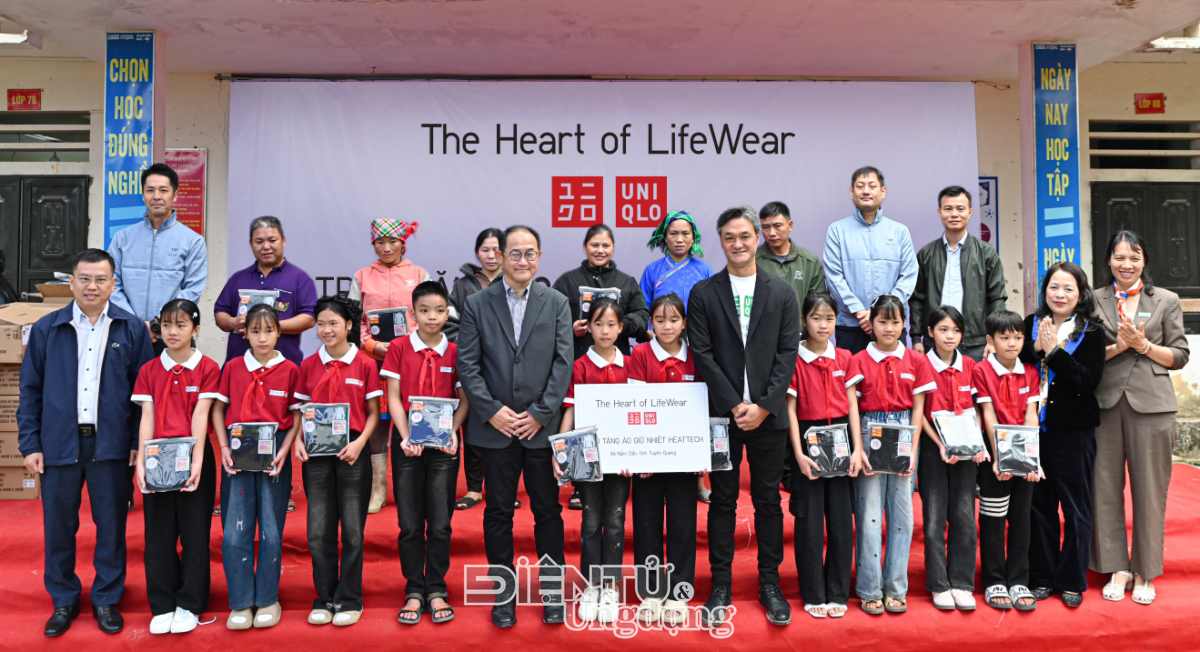 UNIQLO trao tặng 10.000 trang phục giữ nhiệt cho người dân các tỉnh miền núi