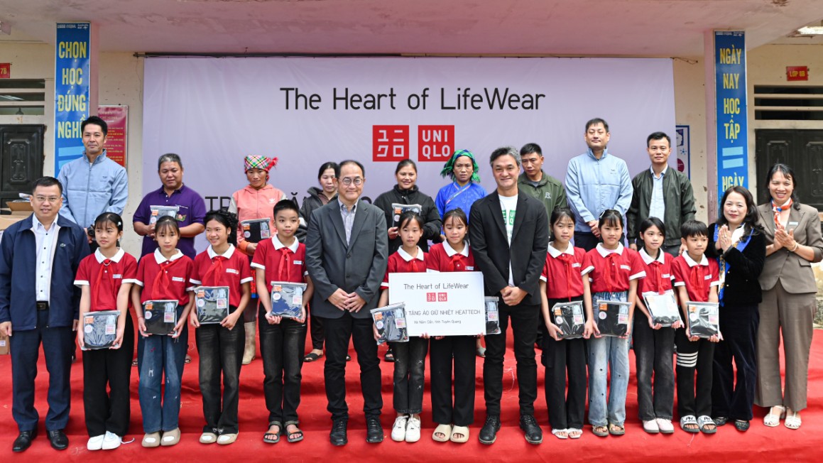 UNIQLO trao tặng 10.000 trang phục giữ nhiệt cho người dân các tỉnh miền núi
