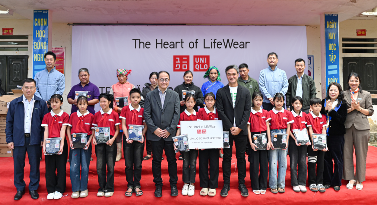 UNIQLO trao tặng 10.000 trang phục giữ nhiệt cho người dân các tỉnh miền núi