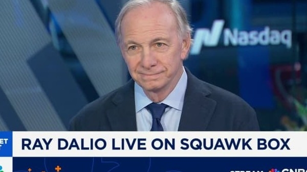 Ray Dalio: Thị trường đang ở trong vùng bong bóng nhưng không có nghĩa nên bán ngay