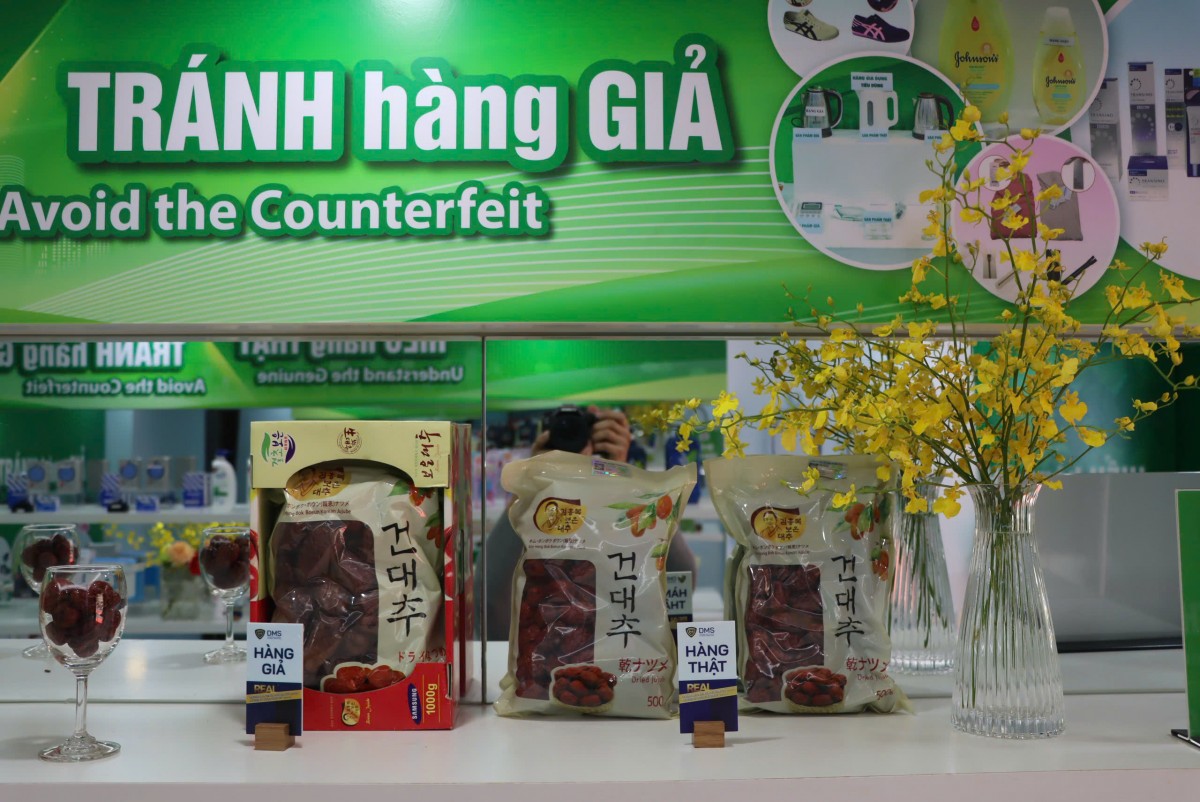 Khai mạc Phòng trưng bày Hàng thật - Hàng giả