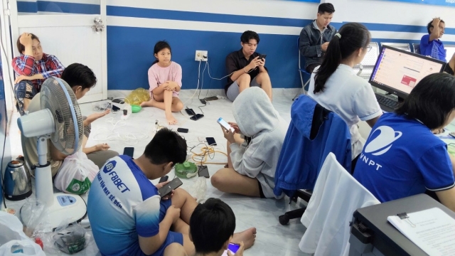 VinaPhone cấp tốc hỗ trợ liên lạc