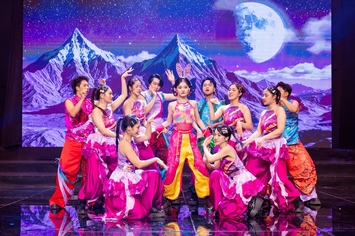 Giọng ca nhí Nguyễn Ngọc Kim Cương gây ấn tượng mạnh trong MV Oẳn Tù Tì