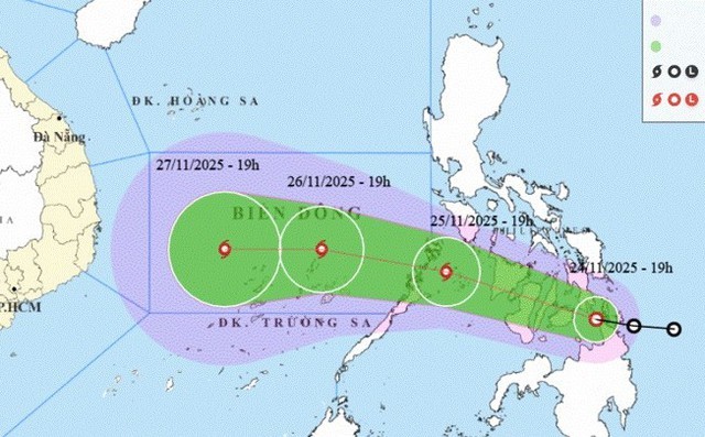 Áp thấp nhiệt đới mạnh lên thành bão (Bão số 15) hướng vào miền Trung