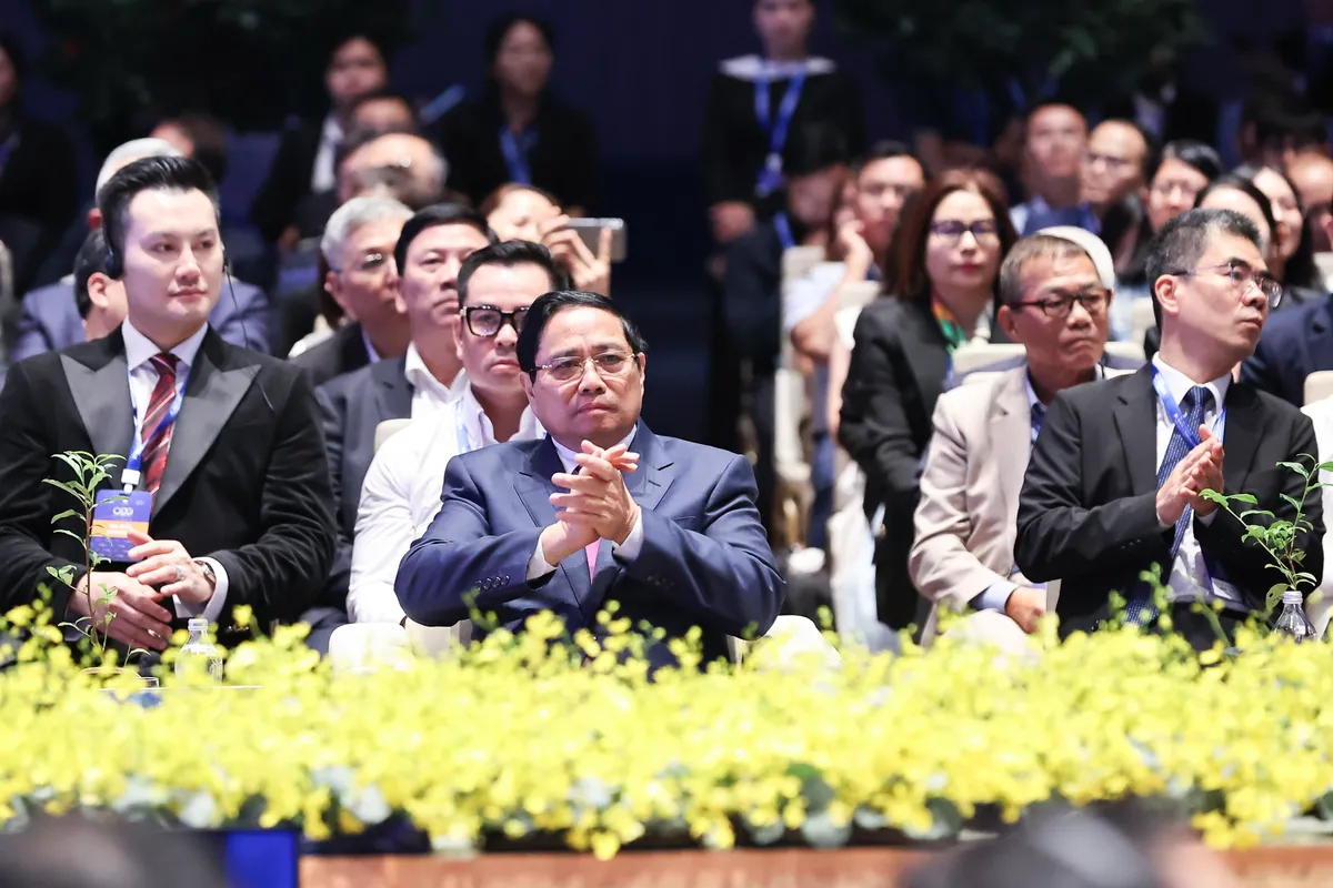 Thủ tướng Phạm Minh Chính và các đại biểu dự chương trình đối thoại “CEO 500 - Tea Connect” - Ảnh: VGP