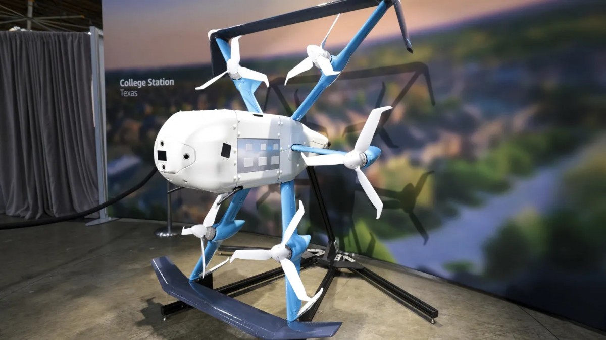 Amazon bị điều tra sau sự cố drone giao hàng làm đứt cáp internet tại Texas Amazon bị điều tra sau sự cố drone giao hàng làm đứt cáp internet tại Texas