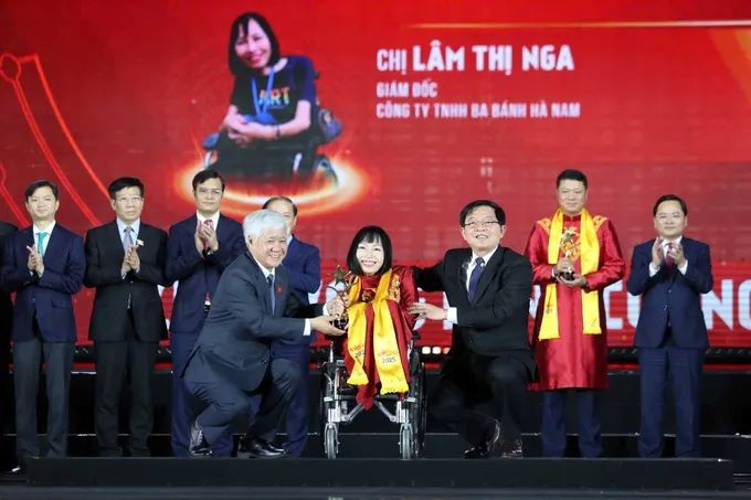 10 doanh nhân trẻ nhận giải Sao Đỏ 2025 quản lý khối tài sản 2,8 triệu tỷ đồng