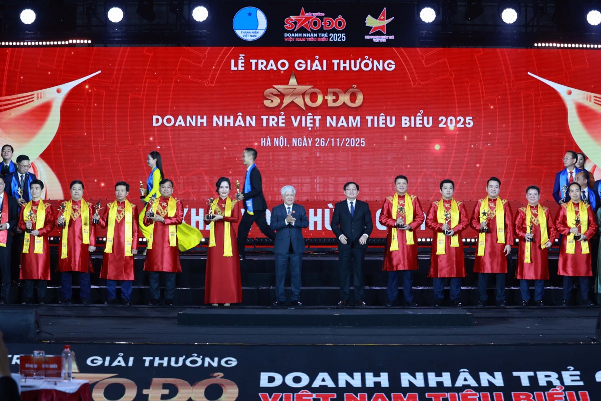 10 doanh nhân trẻ nhận giải Sao Đỏ 2025 quản lý khối tài sản 2,8 triệu tỷ đồng