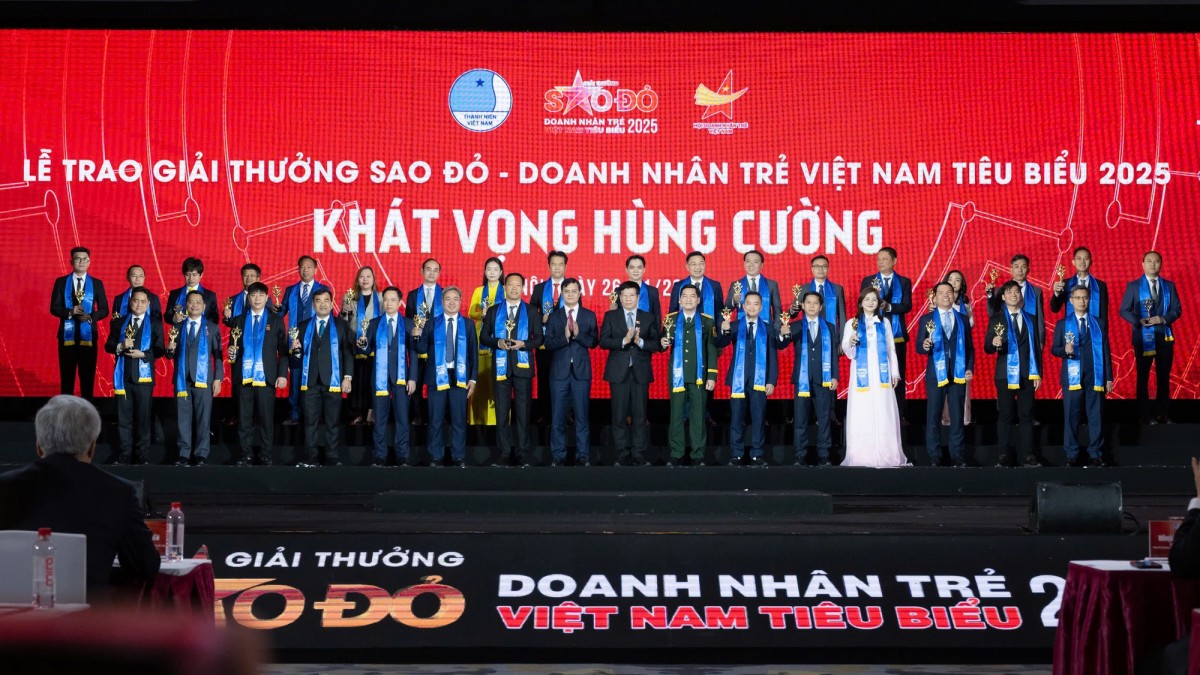 10 doanh nhân trẻ nhận giải Sao Đỏ 2025 quản lý khối tài sản 2,8 triệu tỷ đồng