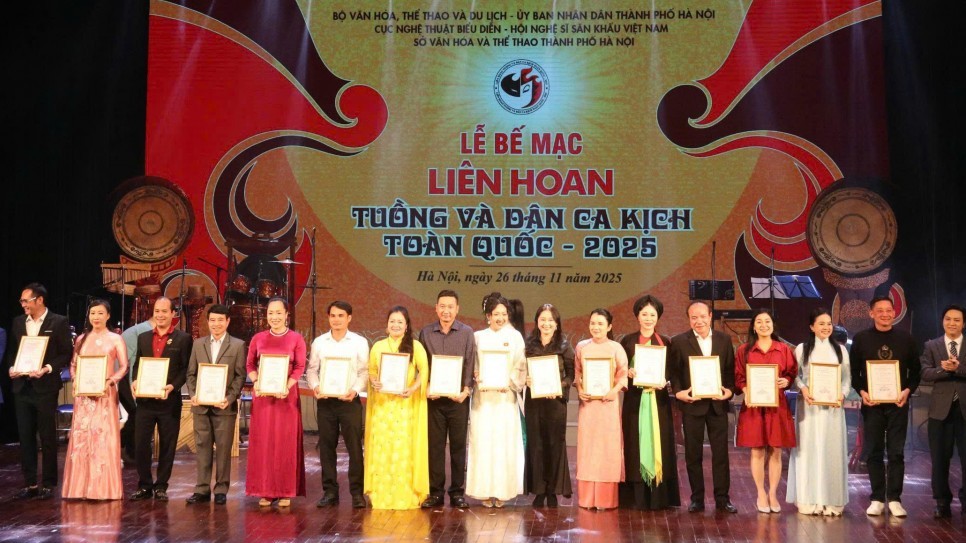 Bế mạc Liên hoan Tuồng và Dân ca kịch toàn quốc 2025: Những dấu ấn khó quên