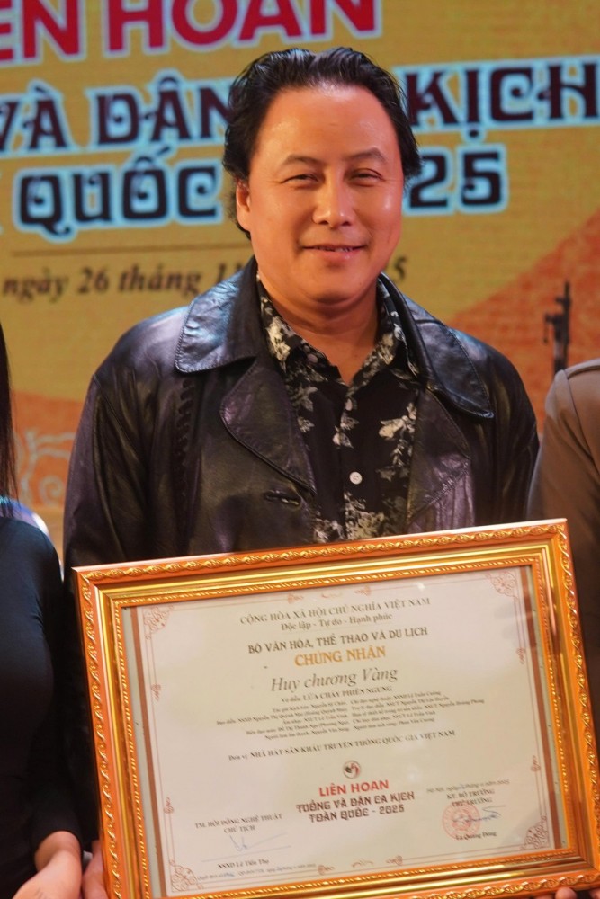 Bế mạc Liên hoan Tuồng và Dân ca kịch toàn quốc 2025: Những dấu ấn khó quên Bế mạc Liên hoan Tuồng và Dân ca kịch toàn quốc 2025: Những dấu ấn khó quên