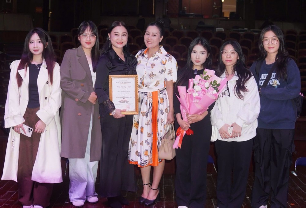 Bế mạc Liên hoan Tuồng và Dân ca kịch toàn quốc 2025: Những dấu ấn khó quên Bế mạc Liên hoan Tuồng và Dân ca kịch toàn quốc 2025: Những dấu ấn khó quên