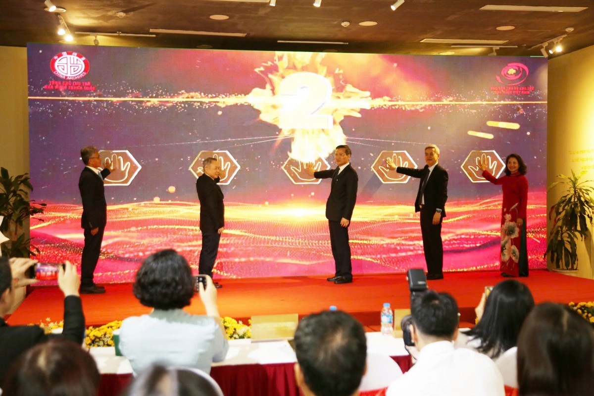 Hơn 100 tư liệu phản ánh 75 năm hữu nghị Việt Nam - Trung Quốc được trưng bày tại Hà Nội