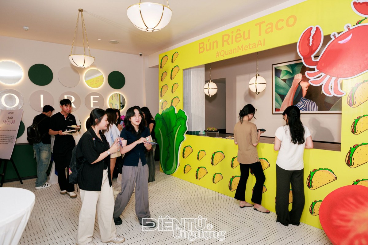 Đông đảo bạn trẻ đến trải nghiệm Quán Meta AI - Nơi món ăn AI bước ra đời thực Đông đảo bạn trẻ đến trải nghiệm Quán Meta AI - Nơi món ăn AI bước ra đời thực