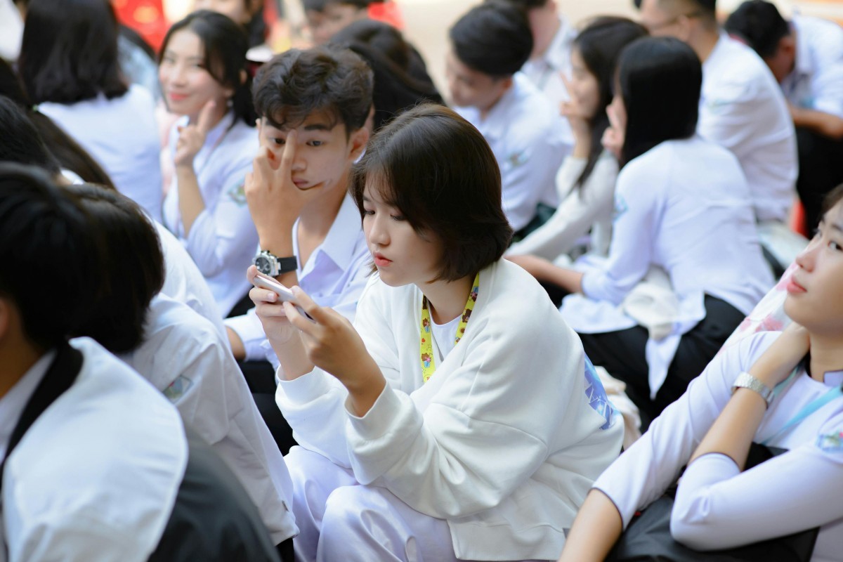 Chuyên gia RMIT cảnh báo nguy cơ tổn thương tâm lý từ nội dung thiếu kiểm chứng trên mạng