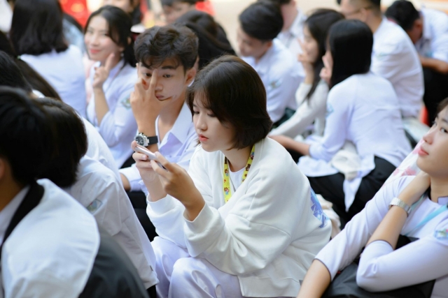 Chuyên gia RMIT cảnh báo nguy cơ tổn thương tâm lý từ nội dung thiếu kiểm chứng trên mạng