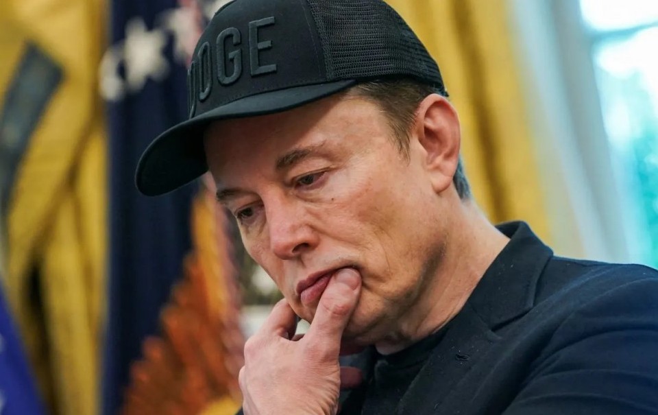 Elon Musk bảo vệ thị thực H-1B, chỉ trích thuế quan của Mỹ làm méo mó thị trường