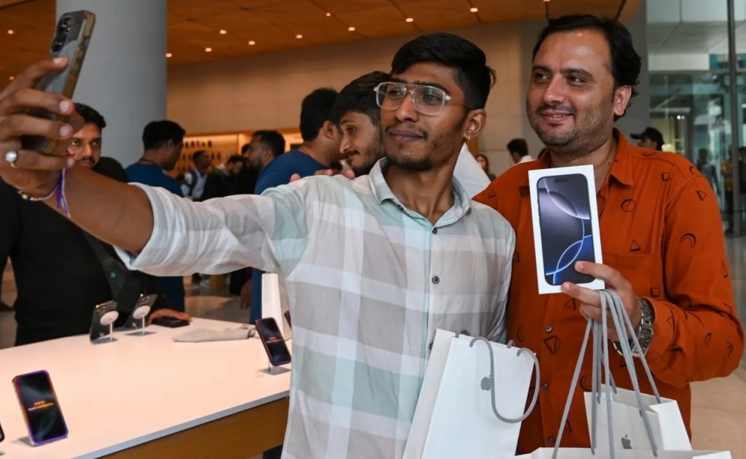 Ấn Độ rút lệnh cài ứng dụng Sanchar Saathi sau 24 giờ: Cuộc chiến giữa an ninh mạng và quyền riêng tư