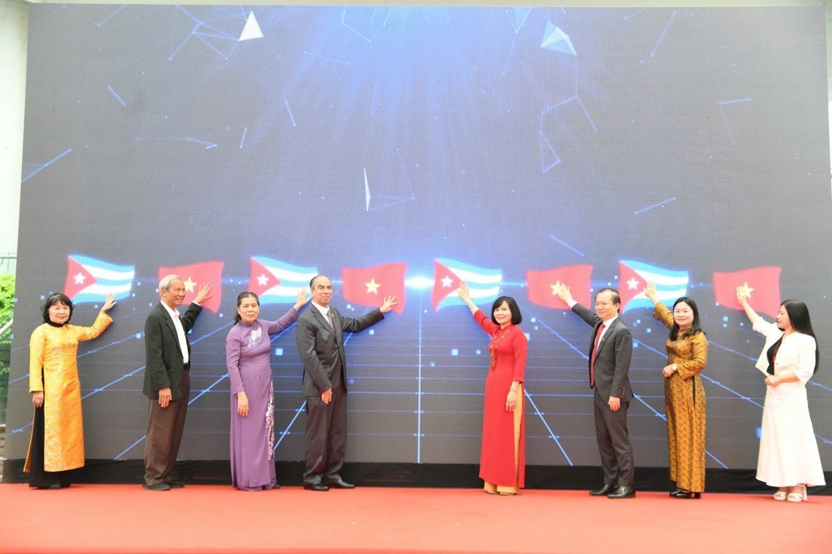 Khai mạc Triển lãm 