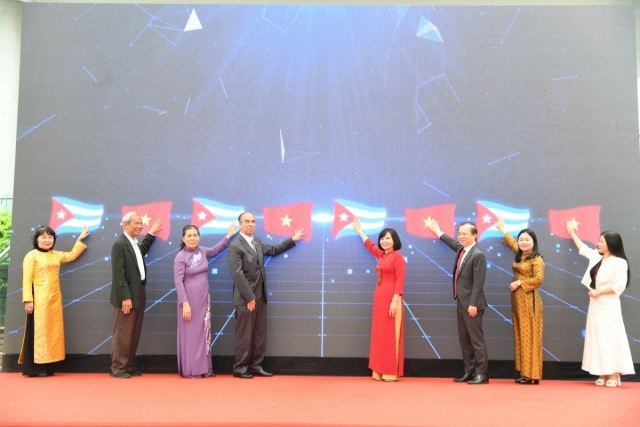 Khai mạc Triển lãm 