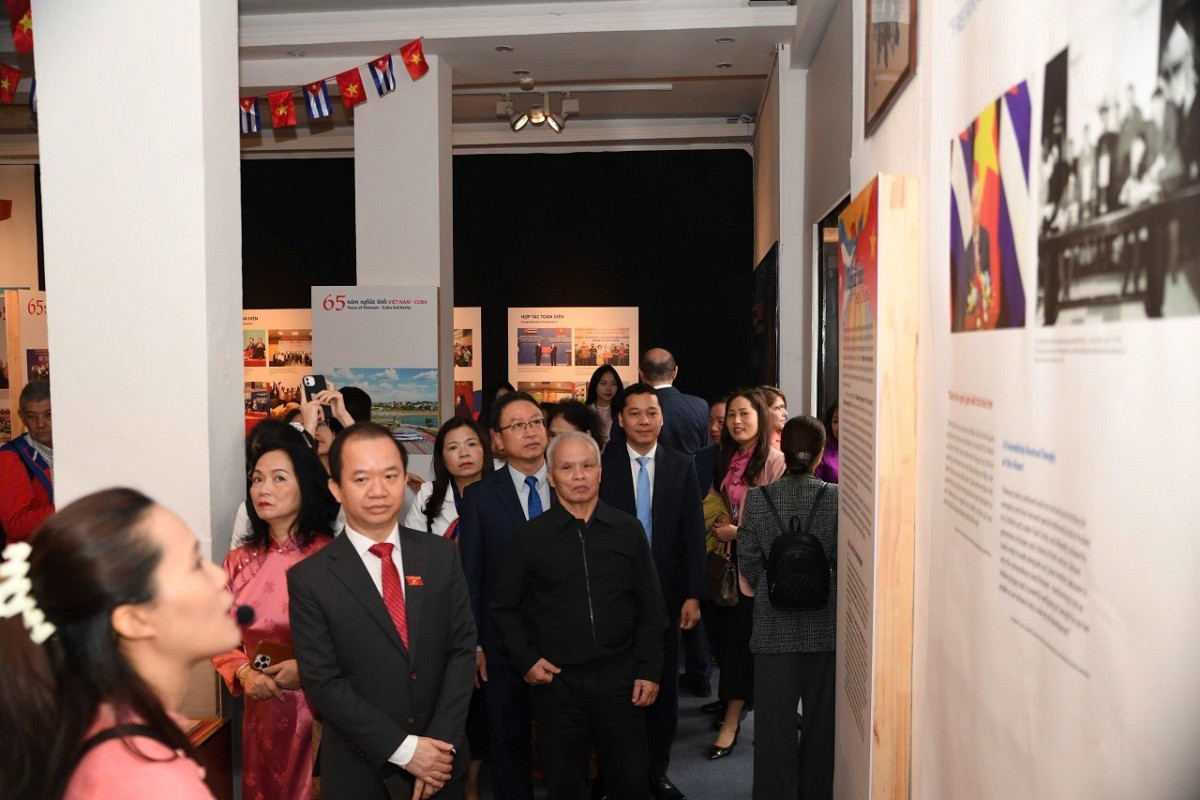 Khai mạc Triển lãm 'Nghĩa tình thủy chung' Việt Nam - Cuba