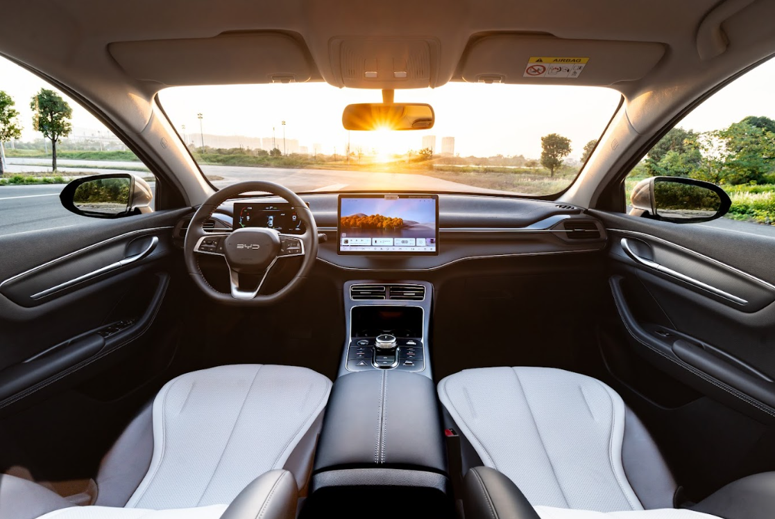 Hàng ghế trước rộng rãi, đầy đủ tiện nghi. Ảnh: BYD Việt Nam Hàng ghế trước rộng rãi, đầy đủ tiện nghi. Ảnh: BYD Việt Nam