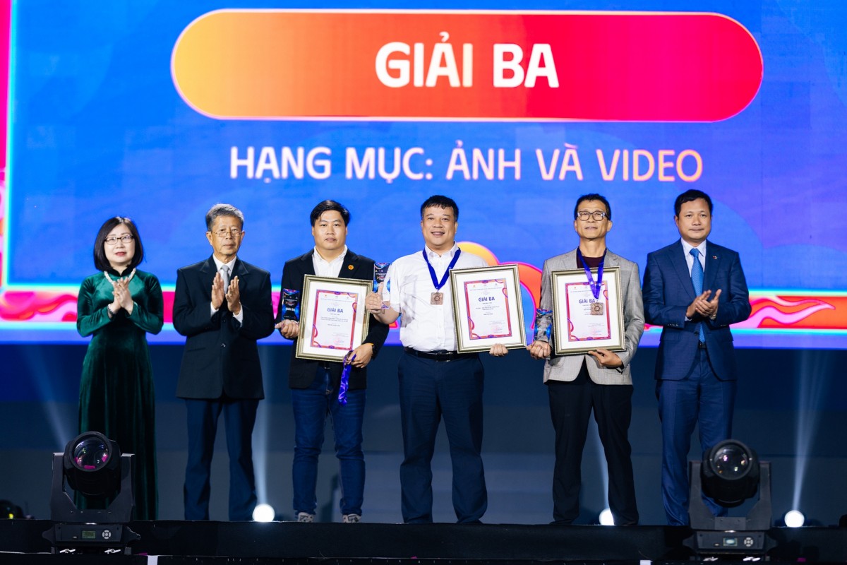 Công bố và trao giải thưởng truyền thông về quyền con người “Việt Nam hạnh phúc 2025” Công bố và trao giải thưởng truyền thông về quyền con người “Việt Nam hạnh phúc 2025”