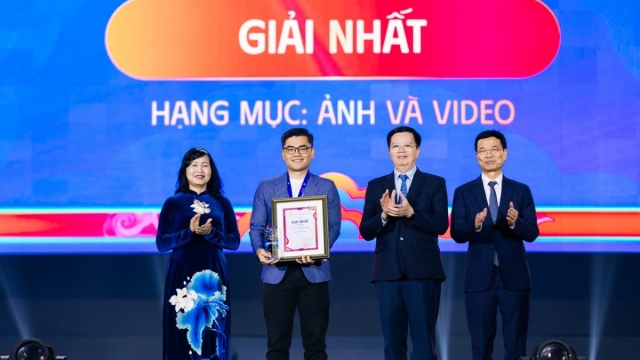 Công bố và trao giải thưởng truyền thông về quyền con người 