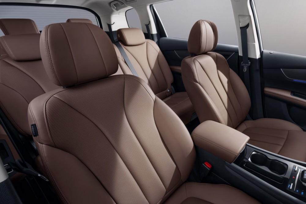 Nội thất bên trong xe của BYD M6