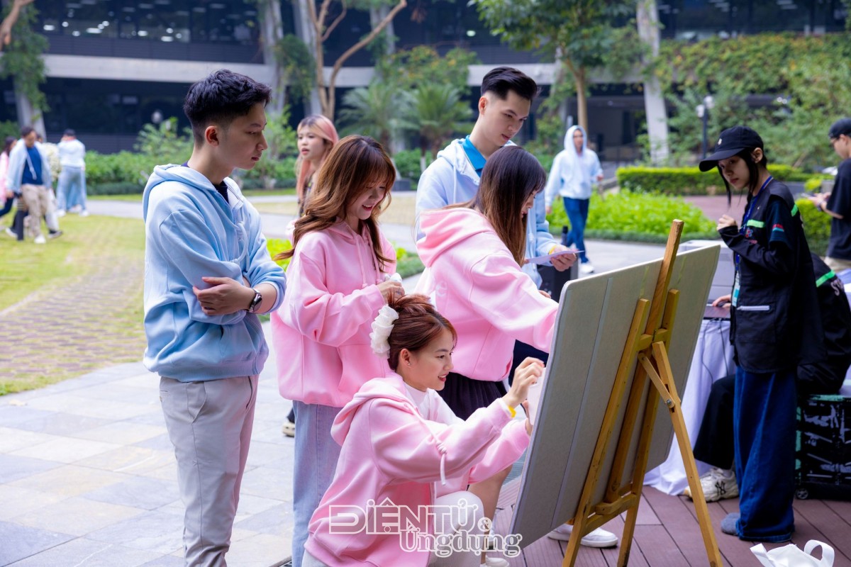 FPT và Vietnam Airlines chung tay tổ chức sự kiện “kết đôi” FPT và Vietnam Airlines chung tay tổ chức sự kiện “kết đôi”