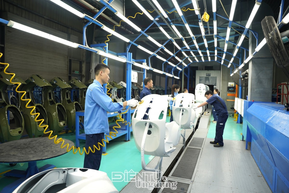 Nhà máy Piaggio Phú Thọ ghi nhận 2 triệu chiếc xe đã được xuất xưởng Nhà máy Piaggio Phú Thọ ghi nhận 2 triệu chiếc xe đã được xuất xưởng