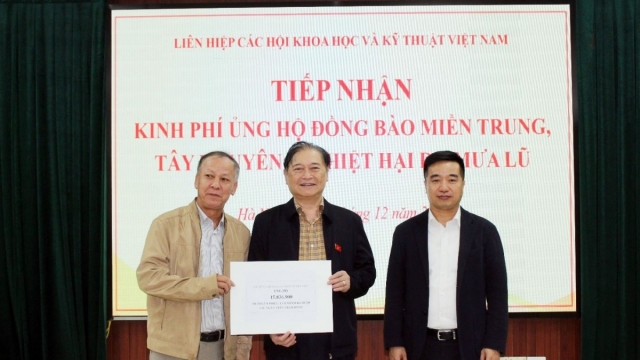 Hội Vô tuyến - Điện tử Việt Nam ủng hộ đồng bào miền Trung