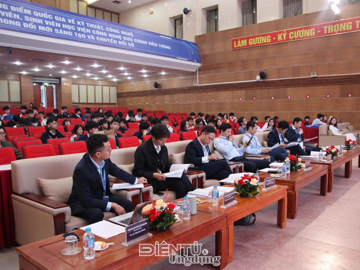 Ban Giám khảo chấm vòng Chung kết Chung kết Cuộc thi Thiết kế Điện tử Việt Nam 2025