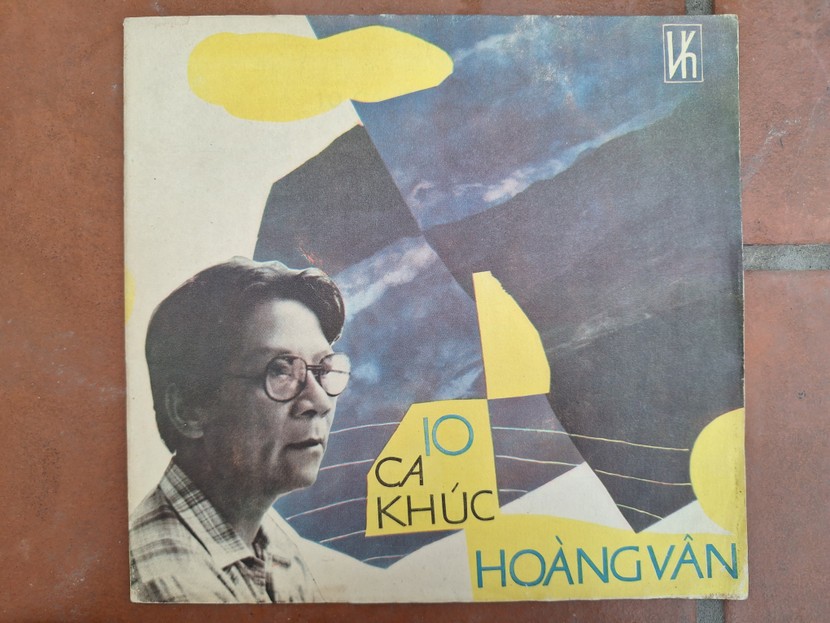 Gia đình nhạc sĩ Hoàng Vân và nhạc sĩ Hoàng Long - Hoàng Lân trao tặng các tư liệu âm nhạc quý cho Cục Văn thư và Lưu trữ Nhà nước Gia đình nhạc sĩ Hoàng Vân và nhạc sĩ Hoàng Long - Hoàng Lân trao tặng các tư liệu âm nhạc quý cho Cục Văn thư và Lưu trữ Nhà nước