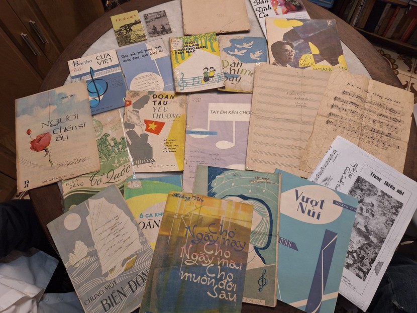 Gia đình nhạc sĩ Hoàng Vân và nhạc sĩ Hoàng Long - Hoàng Lân trao tặng các tư liệu âm nhạc quý cho Cục Văn thư và Lưu trữ Nhà nước Gia đình nhạc sĩ Hoàng Vân và nhạc sĩ Hoàng Long - Hoàng Lân trao tặng các tư liệu âm nhạc quý cho Cục Văn thư và Lưu trữ Nhà nước