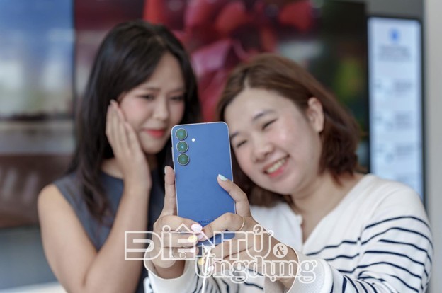 Gợi ý món quà hoàn hảo cho phái đẹp 20/10: gửi tặng trải nghiệm đáng giá cùng Galaxy S25 FE Gợi ý món quà hoàn hảo cho phái đẹp 20/10: gửi tặng trải nghiệm đáng giá cùng Galaxy S25 FE