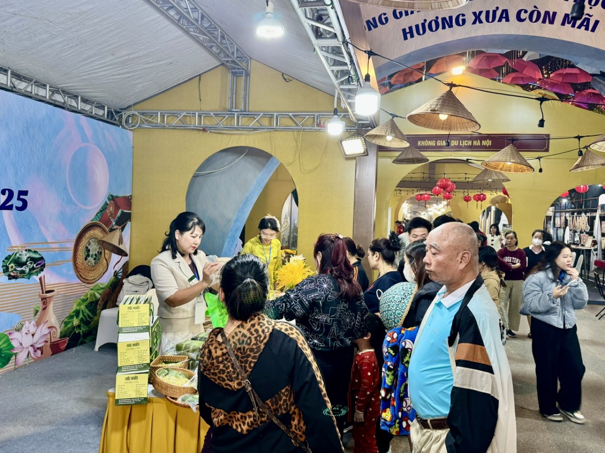 Trăm nghề tinh hoa, ngàn vị lan tỏa’ tại Liên hoan Ẩm thực và Du lịch làng nghề Hà Nội 2025 Trăm nghề tinh hoa, ngàn vị lan tỏa’ tại Liên hoan Ẩm thực và Du lịch làng nghề Hà Nội 2025