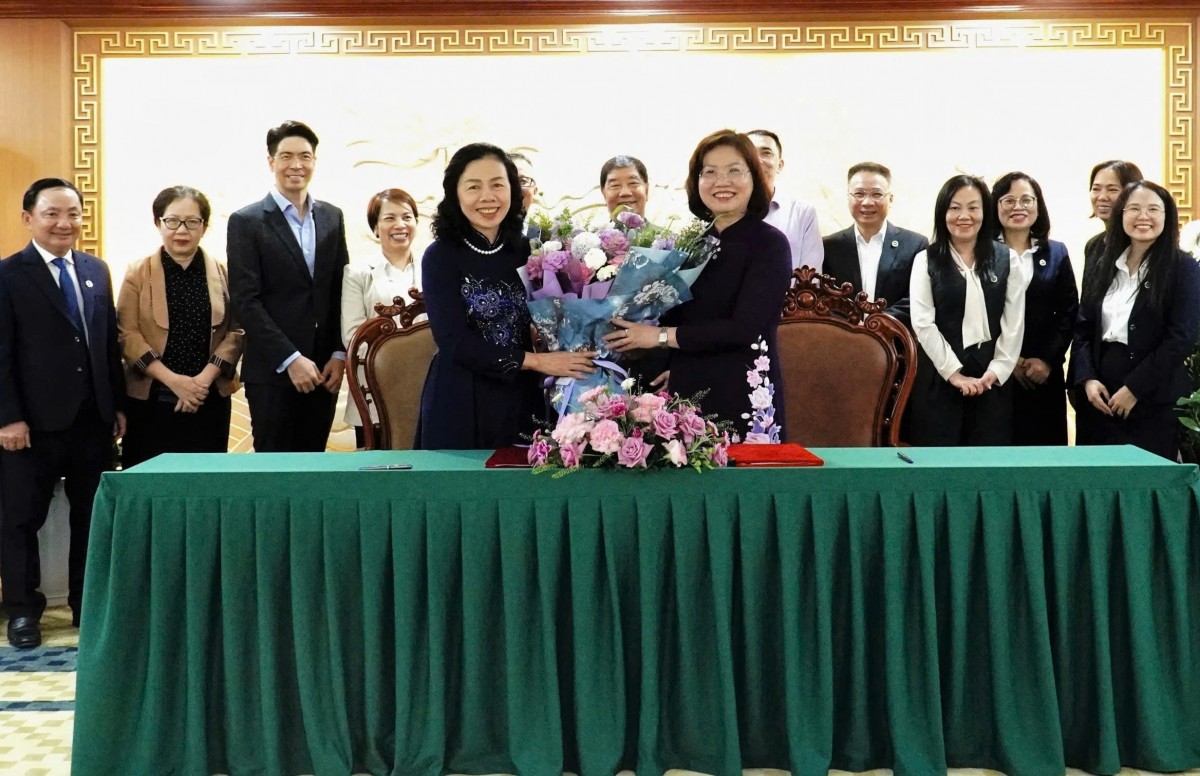 Lễ ký kết Hợp tác song phương giữa UBCKNN và Hội kiểm toán viên hành nghề Việt Nam Lễ ký kết Hợp tác song phương giữa UBCKNN và Hội kiểm toán viên hành nghề Việt Nam