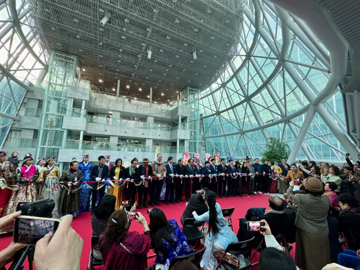 Quang cảnh triển lãm “Tình hữu nghị kết nối bằng ánh sáng - Câu chuyện của hai dân tộc dưới chòm sao Bắc Đẩu” Quang cảnh triển lãm “Tình hữu nghị kết nối bằng ánh sáng - Câu chuyện của hai dân tộc dưới chòm sao Bắc Đẩu”