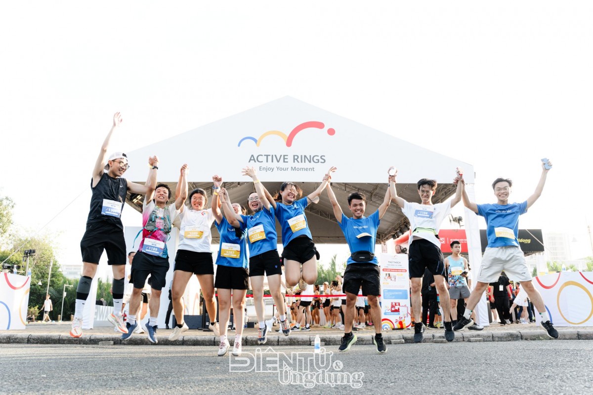 1000 người cùng Huawei ‘Thắp sáng vòng hoạt động’ 1000 người cùng Huawei ‘Thắp sáng vòng hoạt động’