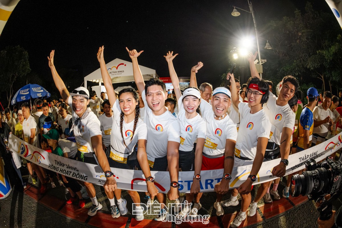 1000 người cùng Huawei ‘Thắp sáng vòng hoạt động’ 1000 người cùng Huawei ‘Thắp sáng vòng hoạt động’