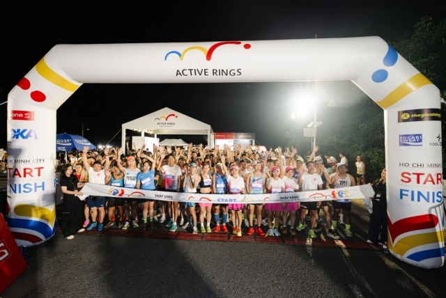 1000 người cùng Huawei ‘Thắp sáng vòng hoạt động’