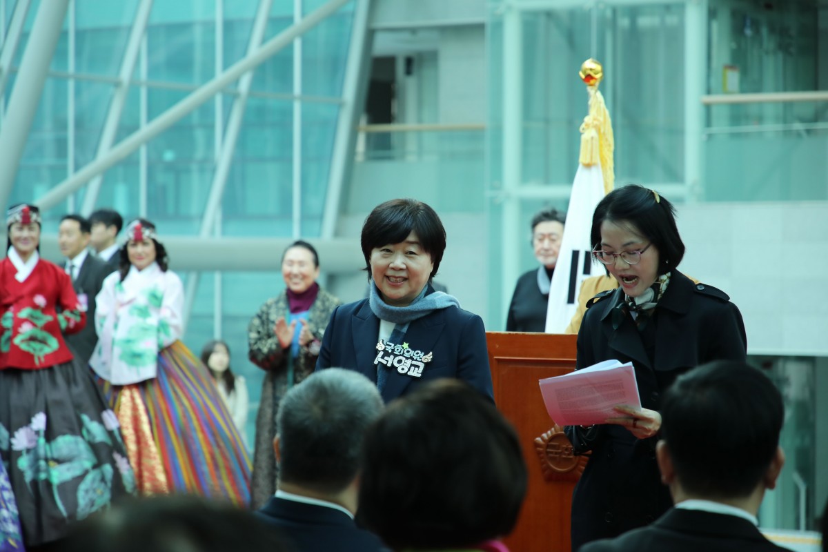 Nghị sĩ Seo Young -kyo, Đảng Dân chủ Hàn Quốc phát biểu Nghị sĩ Seo Young -kyo, Đảng Dân chủ Hàn Quốc phát biểu