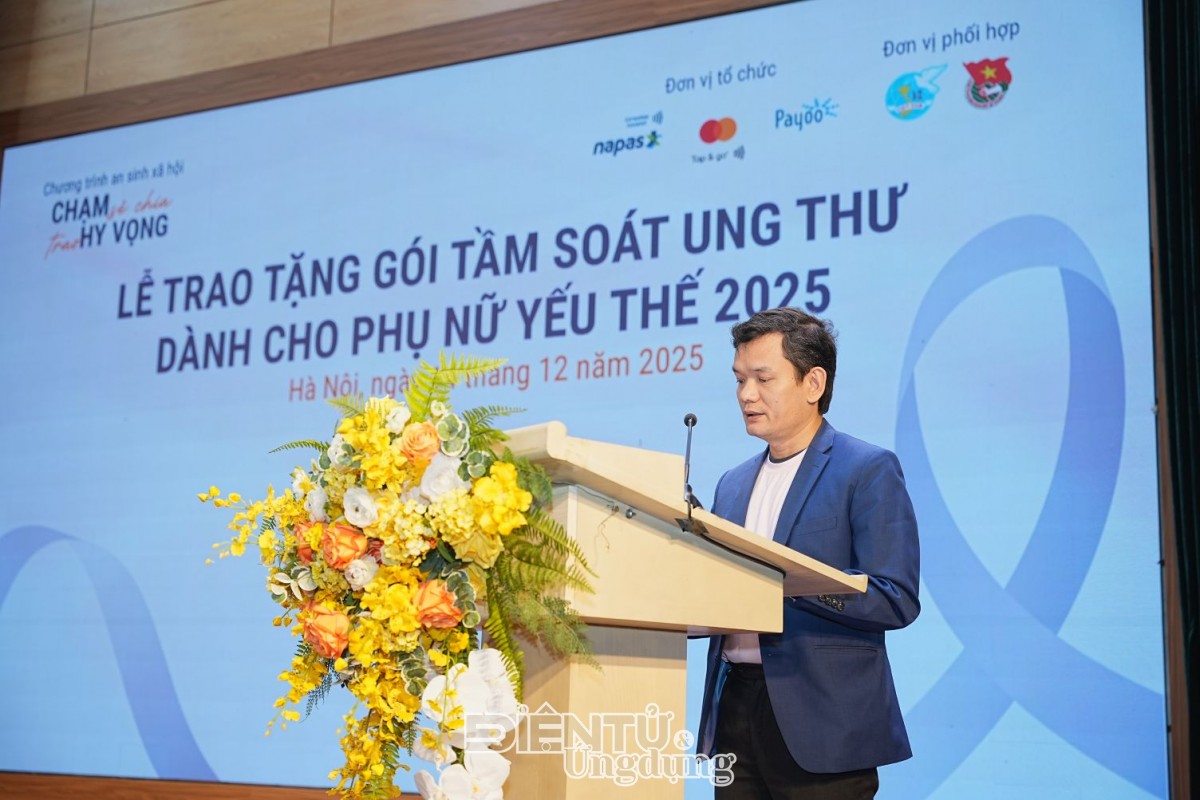 “Chạm sẻ chia, Trao hy vọng” tiếp tục đến với hơn 2.000 phụ nữ yếu thế “Chạm sẻ chia, Trao hy vọng” tiếp tục đến với hơn 2.000 phụ nữ yếu thế