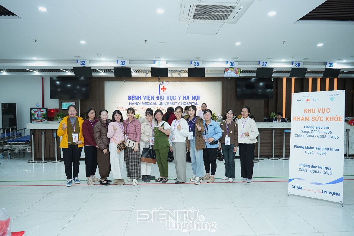 “Chạm sẻ chia, Trao hy vọng” tiếp tục đến với hơn 2.000 phụ nữ yếu thế “Chạm sẻ chia, Trao hy vọng” tiếp tục đến với hơn 2.000 phụ nữ yếu thế