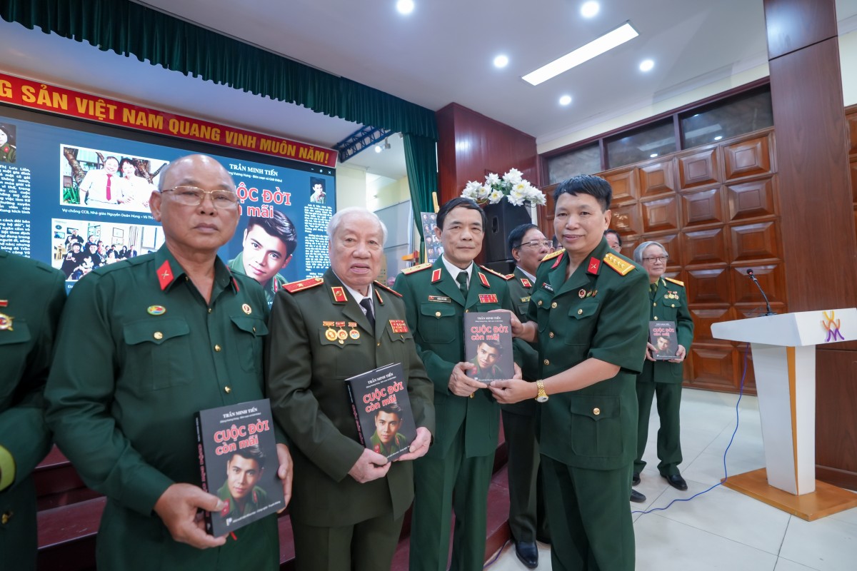 Trao giải Cuộc vận động viết và sưu tầm kỷ vật “Tình yêu trong chiến tranh”