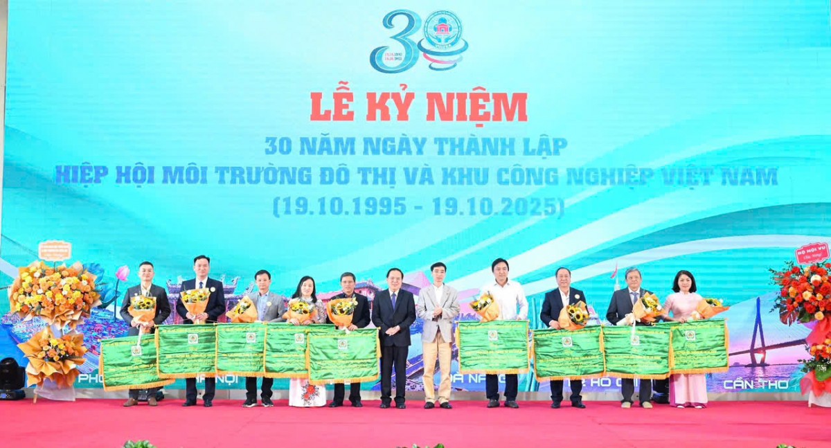 Hiệp hội Môi trường đô thị và Khu công nghiệp Việt Nam kỷ niệm 30 năm thành lập